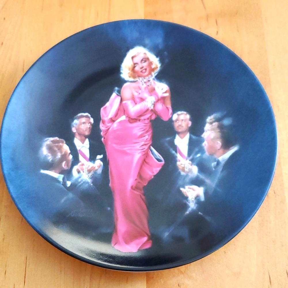 Marilyn Monroe In Diamonds are a Girls Best Friend Collectible Plate | Delphi |